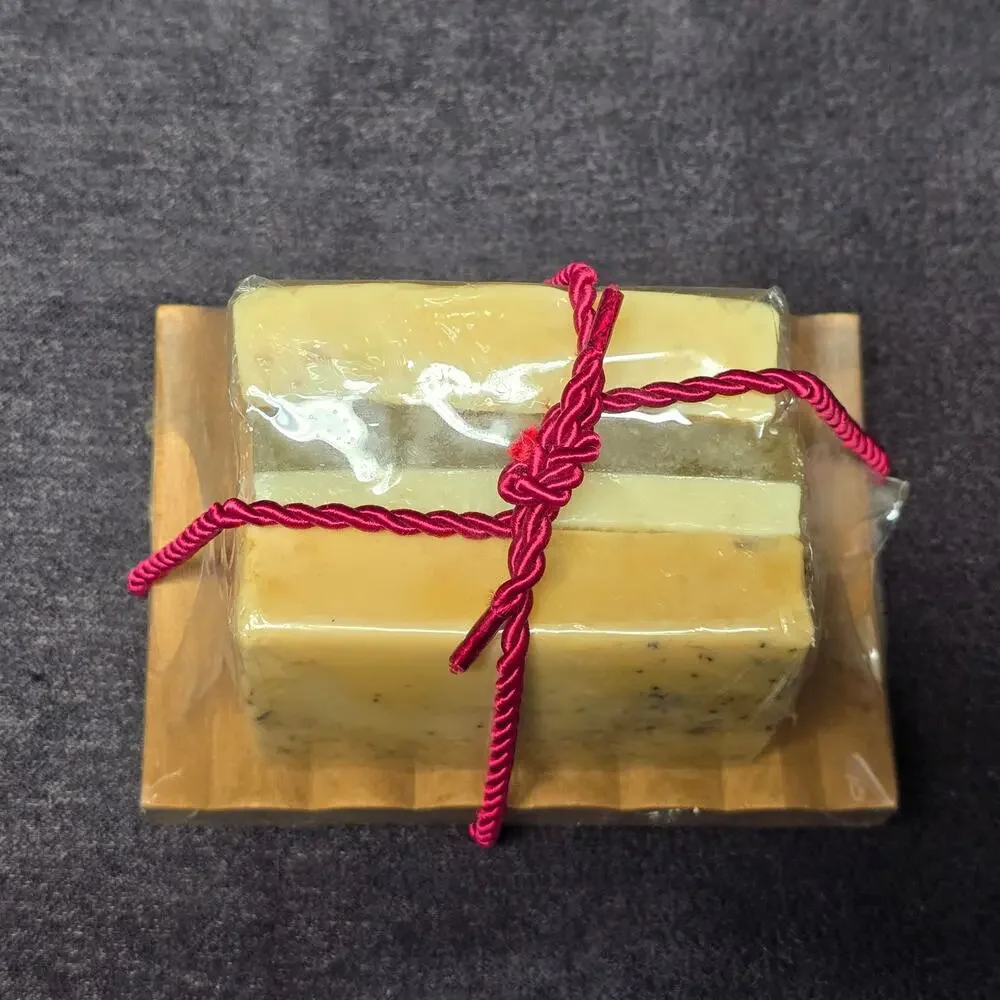 The Body Shop Gardenia Rose + Bar Soap & Wooden Tray Gift Set